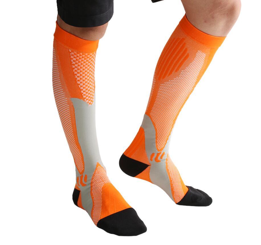 Chaussettes de compression pour hommes et femmes, coupe athlétique graduée idéale pour la course, les voyages, l'endurance, la circulation et la récupération.