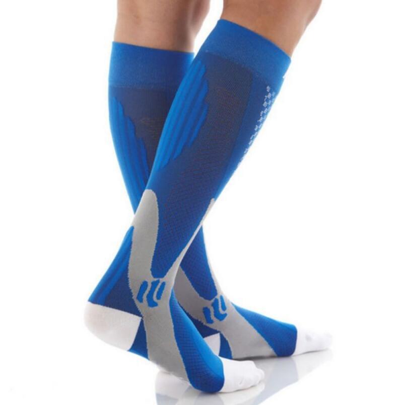 Chaussettes de compression pour hommes et femmes, coupe athlétique graduée idéale pour la course, les voyages, l'endurance, la circulation et la récupération.