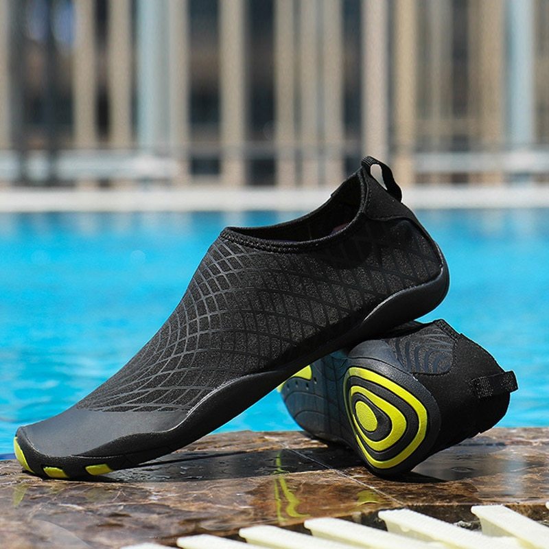 Calcetines de snorkel y zapatos de río para niños.